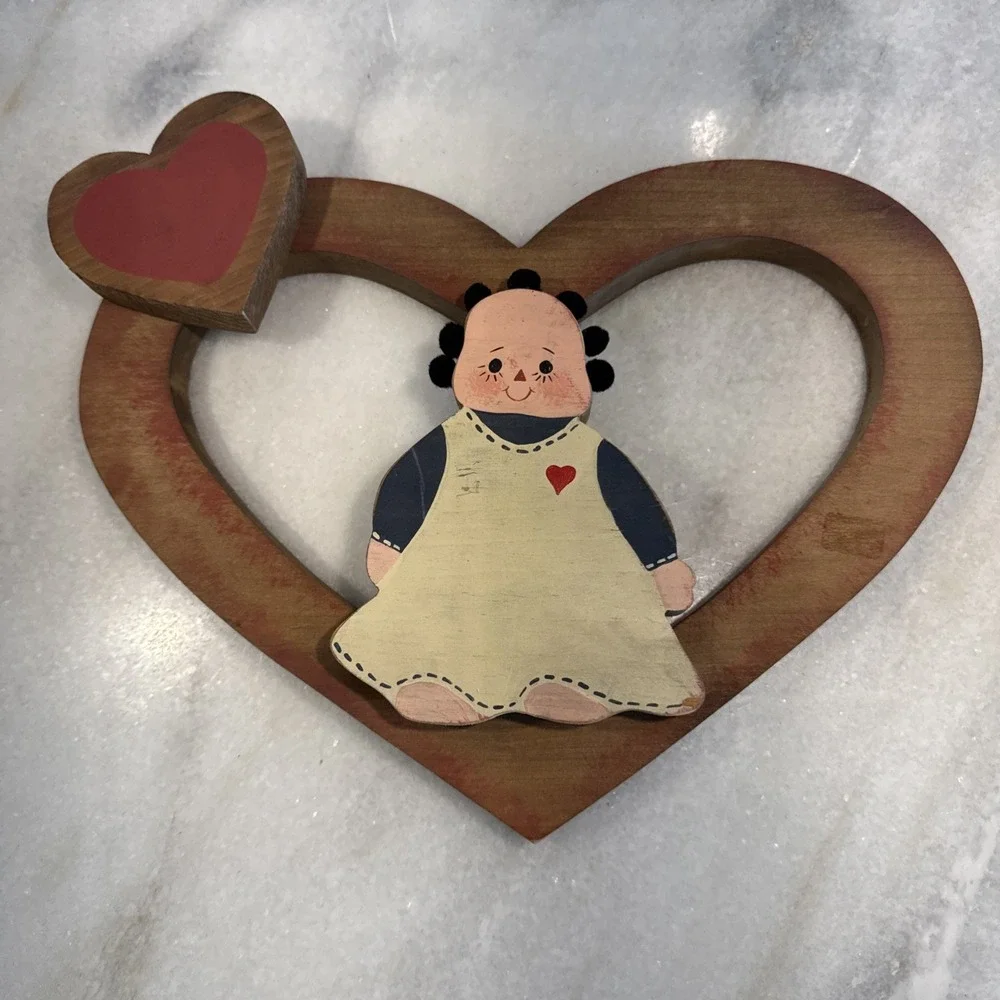 Vintage Folk Art Wood Wall Hanging Heart With Country Girl‎